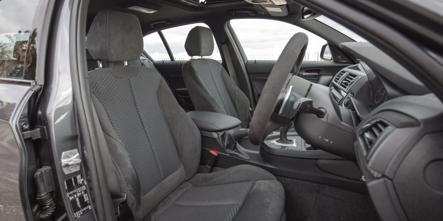 Интерьер BMW M140i Performance Edition (F20) 2017 года  (AU) (фото 22 из 25)